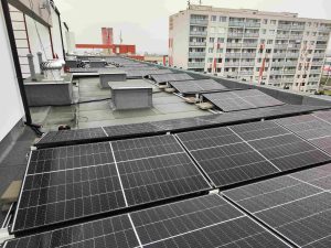 Fotovoltaická elektrárna Herkules – střešní instalace 44 kWp v Praze